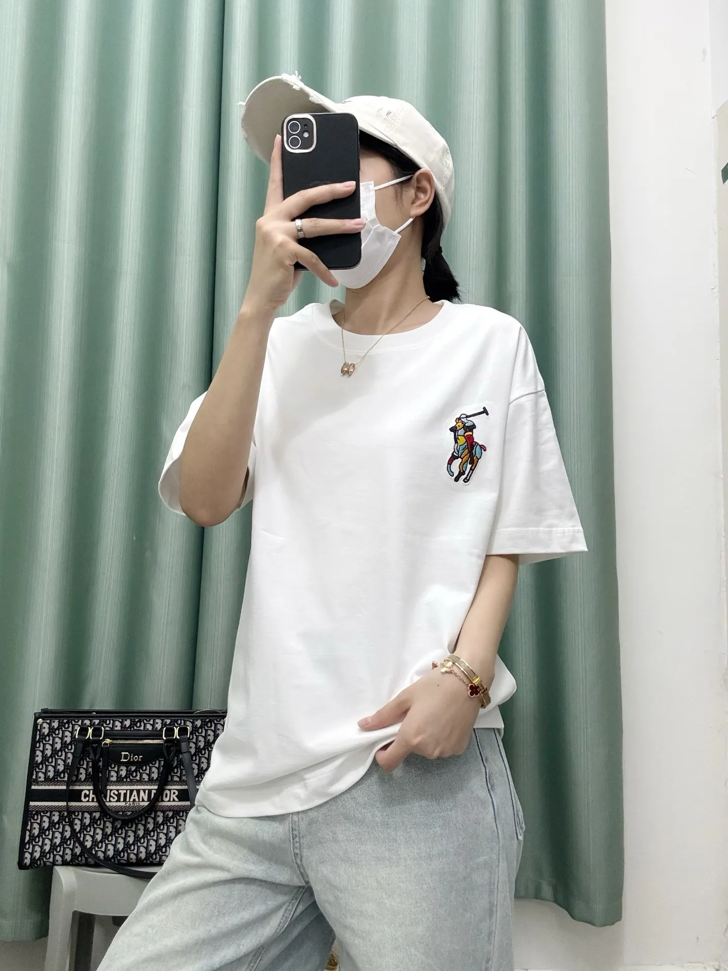 White ， Same Style